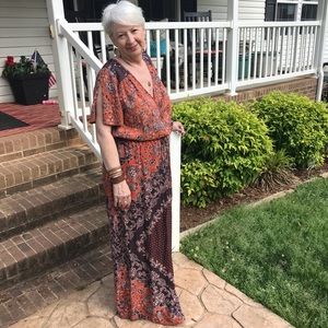 Maxi dress with 2 necklaces included